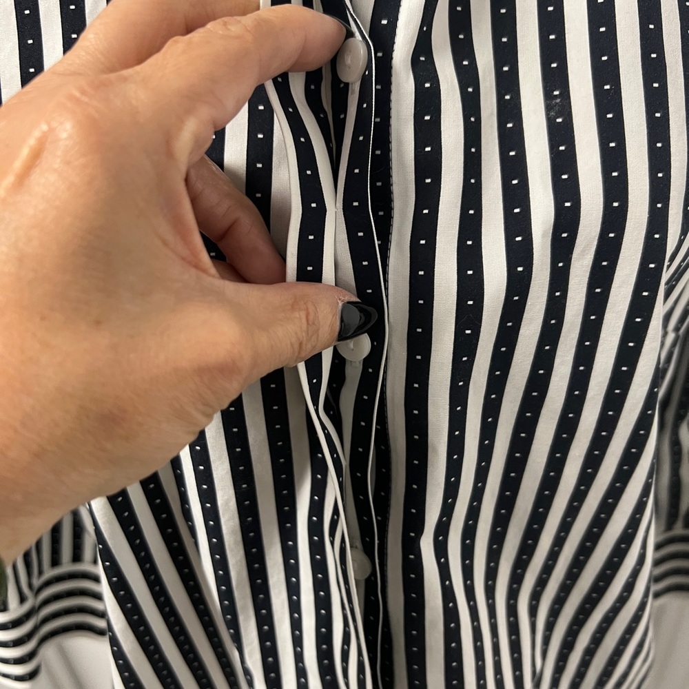 Chico size 2 button down blouse - Picture 2 of 8